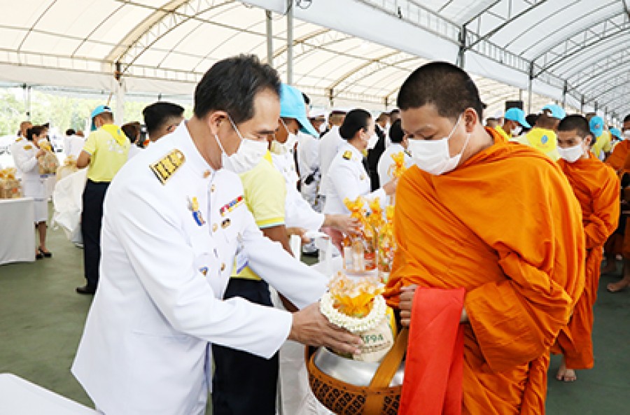 ปลัดกระทรวงการคลัง ร่วมพิธีทำบุญตักบาตรเพื่อถวายเป็นพระราชกุศล เนื่องในโอกาสวันเฉลิมพระชนมพรรษา 3 มิถุนายน 2565
